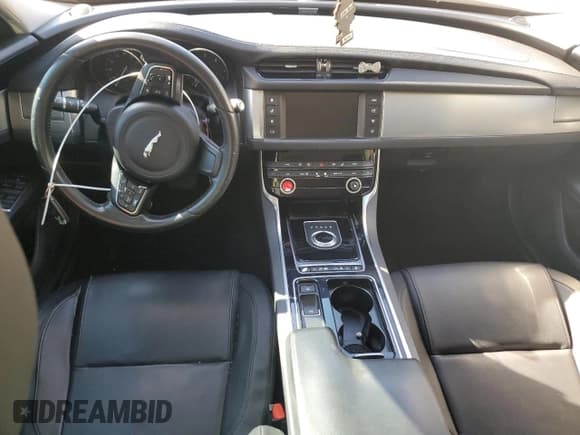 ✅ 2017 Jaguar XF • VIN: SAJBJ4BN2HCY42582 • Lot: 91259585. Wystawiony na Copart z przebiegiem 171 293 mil. Bezpłatny archiwum sprzedaży aukcyjnych z USA i szczegółowy raport historii pojazdu na DreamBid. Zdjęcie 8.