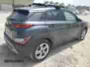 ✅ 2022 Hyundai Kona SEL • VIN: KM8K32AB1NU914152 • Lot: 59475723. Wystawiony na Copart z przebiegiem 1 285 mil mil. Skorzystaj z bezpłatnego archiwum sprzedaży aukcyjnych z USA i zobacz szczegółowy raport historii pojazdu na DreamBid. Zdjęcie 3.