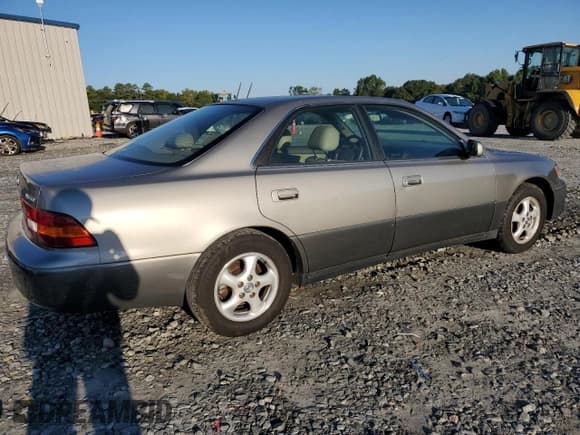 ✅ 1998 Lexus ES 300 • VIN: JT8BF28G9W0117376 • Лот: 73367464. Опубликован ранее на Copart с пробегом 235 869 миль. Бесплатный доступ к архиву аукционных продаж из США и подробный отчёт об истории автомобиля на DreamBid. Изображение 3.
