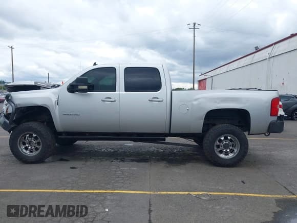 ✅ 2011 Chevrolet Silverado 2500HD LTZ • VIN: 1GC1KYC82BF178510 • Лот: 42248731. Опубликован ранее на IAAI с пробегом 292 024 миль. Бесплатный доступ к архиву аукционных продаж из США и подробный отчёт об истории автомобиля на DreamBid. Изображение 14.