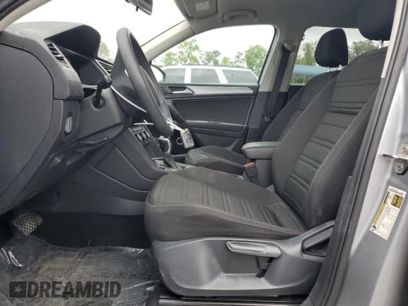 ✅ 2022 Volkswagen Tiguan S • VIN: 3VV0B7AX2NM141267 • Lot: 67865815. Wystawiony na Copart z przebiegiem 64 146 mil. Bezpłatny archiwum sprzedaży aukcyjnych z USA i szczegółowy raport historii pojazdu na DreamBid. Zdjęcie 7.