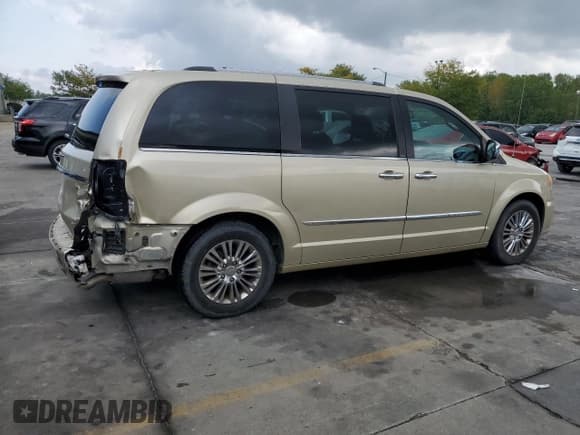 ✅ 2011 Chrysler Town & Country Limited • VIN: 2A4RR6DG2BR797989 • Лот: 71618065. Опубликован ранее на Copart с пробегом 127 670 миль. Бесплатный доступ к архиву аукционных продаж из США и подробный отчёт об истории автомобиля на DreamBid. Изображение 3.