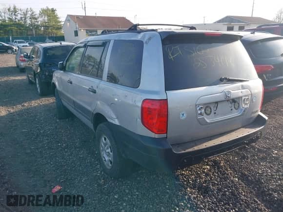 2003 Honda Pilot LX with VIN 2HKYF18183H571568, listed as a IAAI auction lot 42118572 with Not provided miles and . Bid and sale history available at DreamBid. Image 3.