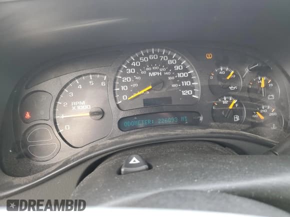 ✅ 2005 Chevrolet Suburban LS • VIN: 1GNFK16Z25J225903 • Lot: 82397105. Listed on Copart with 226,893 mi. Free auction sales archive from the USA and detailed vehicle history report at DreamBid. Image 9.