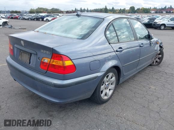 ✅ 2005 BMW 3 Series 325i • VIN: WBAAZ33425KP92350 • Lot: 43504834. Listed on IAAI with 113,266 mi. Free auction sales archive from the USA and detailed vehicle history report at DreamBid. Image 4.
