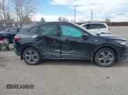 ✅ 2023 Ford Escape ST-Line Select • VIN: 1FMCU9NZ3PUA99506 • Lot: 41799950. Wystawiony na IAAI z przebiegiem 18 343 mil. Bezpłatny archiwum sprzedaży aukcyjnych z USA i szczegółowy raport historii pojazdu na DreamBid. Zdjęcie 13.