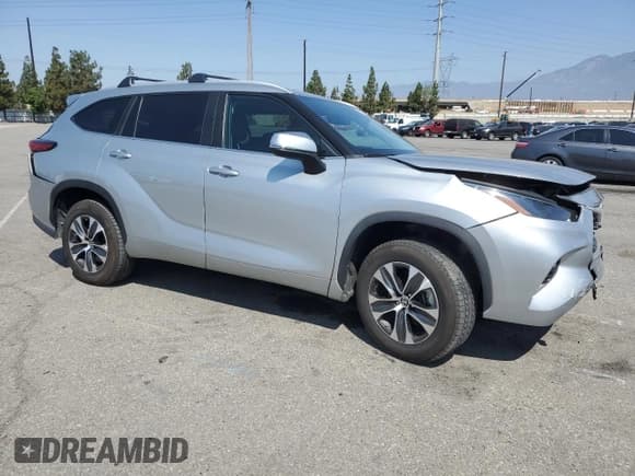✅ 2023 Toyota Highlander Hybrid XLE • VIN: 5TDKARAH6PS523822 • Lot: 64971635. Wystawiony na Copart z przebiegiem 51 219 mil. Bezpłatny archiwum sprzedaży aukcyjnych z USA i szczegółowy raport historii pojazdu na DreamBid. Zdjęcie 4.