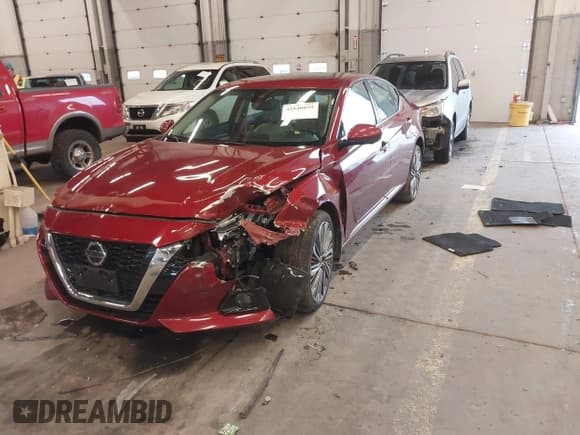 ✅ 2019 Nissan Altima Platinum • VIN: 1N4BL4FW9KN302661 • Lot: 41848039. Listed on IAAI with 68,466 mi. Free auction sales archive from the USA and detailed vehicle history report at DreamBid. Image 2.