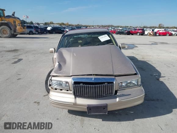 ✅ 1997 Lincoln Town Car Signature • VIN: 1LNLM82W0VY743540 • Lot: 43651698. Listed on IAAI with Not provided. Free auction sales archive from the USA and detailed vehicle history report at DreamBid. Image 12.