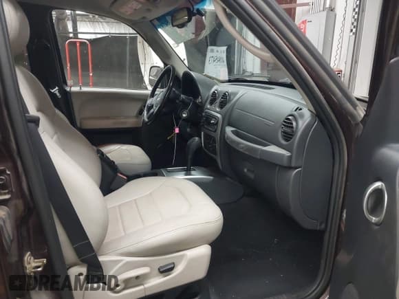 ✅ 2004 Jeep Liberty Limited • VIN: 1J4GK58K64W205203 • Lot: 41845473. Listed on IAAI with 121,486 mi. Free auction sales archive from the USA and detailed vehicle history report at DreamBid. Image 5.