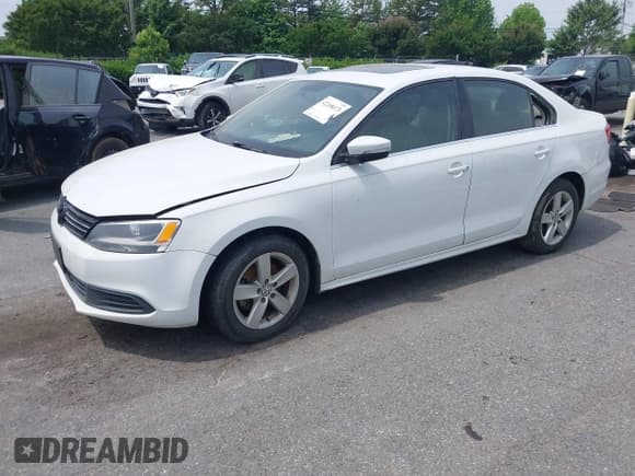 ✅ 2014 Volkswagen Jetta TDI w/Premium/Nav • VIN: 3VWLL7AJ4EM430524 • Lot: 42268673. Wystawiony na IAAI z przebiegiem 137 721 mil. Bezpłatny archiwum sprzedaży aukcyjnych z USA i szczegółowy raport historii pojazdu na DreamBid. Zdjęcie 2.