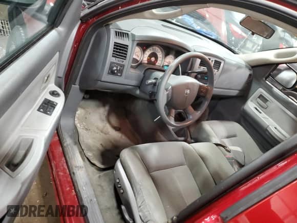 2006 Dodge Dakota SLT z VIN 1D7HW42NX6S717803, wystawiony jako Copart lot #89000765 z przebiegiem 139 556 mil mil oraz Szkoda całkowita • Salvage title. Historia ofert i sprzedaży dostępna na DreamBid. Obrazek 8.