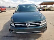 ✅ 2019 Volkswagen Tiguan S • VIN: 3VV1B7AX3KM040237 • Lot: 64143755. Wystawiony na Copart z przebiegiem 56 732 mil. Bezpłatny archiwum sprzedaży aukcyjnych z USA i szczegółowy raport historii pojazdu na DreamBid. Zdjęcie 5.