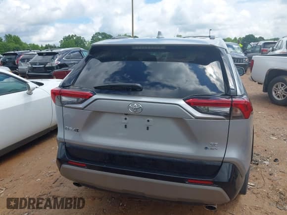 ✅ 2025 Toyota RAV4 Hybrid SE • VIN: 2T3T6RFV4SW084017 • Лот: 42248044. Опубликован ранее на IAAI с пробегом 6 475 миль. Бесплатный доступ к архиву аукционных продаж из США и подробный отчёт об истории автомобиля на DreamBid. Изображение 16.