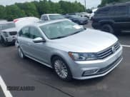 ✅ 2016 Volkswagen Passat SE • VIN: 1VWBS7A30GC061780 • Lot: 42963958. Wystawiony na IAAI z przebiegiem 87 364 mil. Bezpłatny archiwum sprzedaży aukcyjnych z USA i szczegółowy raport historii pojazdu na DreamBid. Zdjęcie 1.