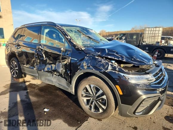 ✅ 2024 Volkswagen Tiguan S • VIN: 3VVFB7AX8RM165525 • Lot: 93033285. Listed on Copart with 5,945 mi. Free auction sales archive from the USA and detailed vehicle history report at DreamBid. Image 4.