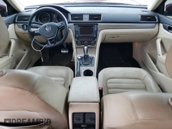 ✅ 2016 Volkswagen Passat SEL Premium • VIN: 1VWCS7A30GC043767 • Лот: 46787775. Опубликован ранее на Copart с пробегом 142 792 миль. Бесплатный доступ к архиву аукционных продаж из США и подробный отчёт об истории автомобиля на DreamBid. Изображение 8.