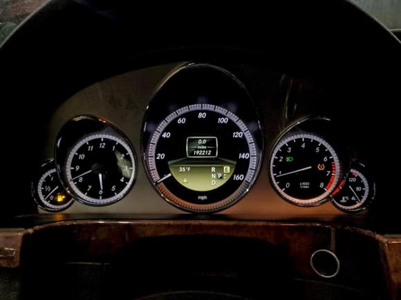 ✅ 2011 Mercedes-Benz E 350 Luxury • VIN: WDDHF8HB0BA512639 • Lot: 96382085. Listed on Copart with 192,212 mi. Free auction sales archive from the USA and detailed vehicle history report at DreamBid. Image 9.