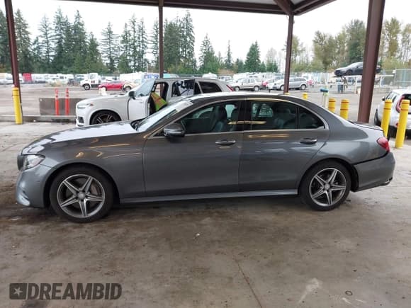 ✅ 2017 Mercedes-Benz E 300 Luxury • VIN: WDDZF4KBXHA194804 • Lot: 43566351. Listed on IAAI with 83,268 mi. Free auction sales archive from the USA and detailed vehicle history report at DreamBid. Image 14.