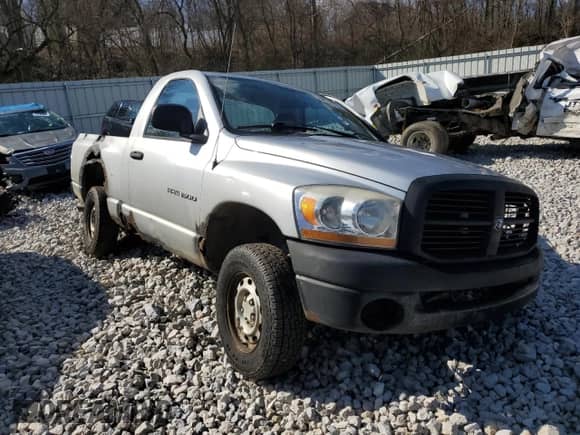 2006 Dodge 1500 ST z VIN 1D7HA16K16J177311, wystawiony jako Copart lot #48072934 z przebiegiem Nie podano mil oraz Szkoda całkowita • Salvage title. Historia ofert i sprzedaży dostępna na DreamBid. Obrazek 4.