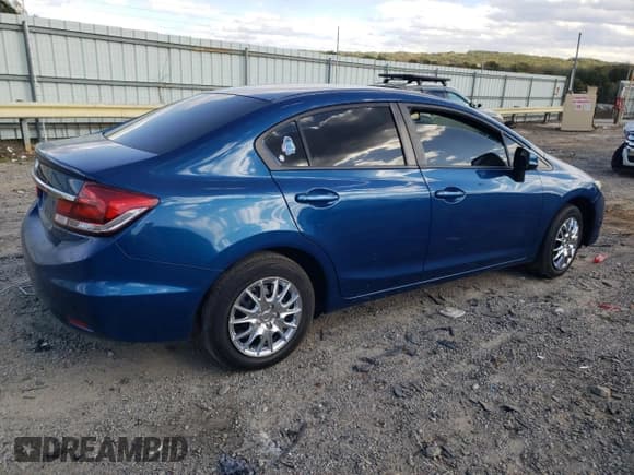 ✅ 2013 Honda Civic LX • VIN: 2HGFB2F5XDH505825 • Lot: 87489795. Wystawiony na Copart z przebiegiem 235 172 mil. Bezpłatny archiwum sprzedaży aukcyjnych z USA i szczegółowy raport historii pojazdu na DreamBid. Zdjęcie 3.