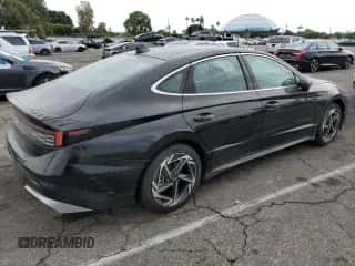 2024 Hyundai Sonata SEL z VIN KMHL14JA9RA416642, wystawiony jako Copart lot #80735975 z przebiegiem 2 731 mil mil oraz Szkoda całkowita • Salvage title. Historia ofert i sprzedaży dostępna na DreamBid. Obrazek 3.