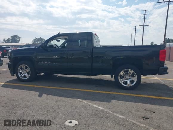 ✅ 2018 Chevrolet Silverado 1500 Custom • VIN: 1GCRCPEH5JZ324547 • Lot: 43389774. Wystawiony na IAAI z przebiegiem 238 932 mil. Bezpłatny archiwum sprzedaży aukcyjnych z USA i szczegółowy raport historii pojazdu na DreamBid. Zdjęcie 14.