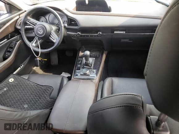 ✅ 2023 Mazda CX-30 Premium • VIN: 3MVDMBDY2PM579533 • Lot: 66742055. Wystawiony na Copart z przebiegiem Nie podano. Bezpłatny archiwum sprzedaży aukcyjnych z USA i szczegółowy raport historii pojazdu na DreamBid. Zdjęcie 8.