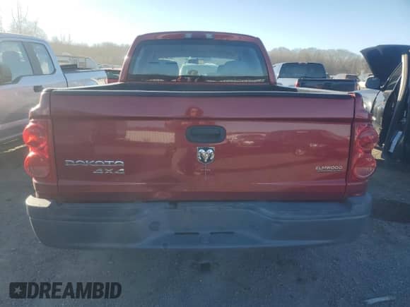 2007 Dodge Dakota ST z VIN 1D7HW28K47S235993, wystawiony jako Copart lot #82984244 z przebiegiem 150 912 mil mil oraz Czysty tytuł • Clean title. Historia ofert i sprzedaży dostępna na DreamBid. Obrazek 6.