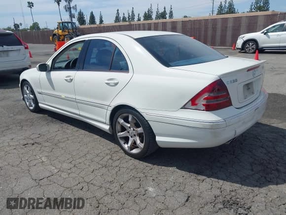✅ 2007 Mercedes-Benz C 230 Sport • VIN: WDBRF52H77F918808 • Lot: 41939637. Wystawiony na IAAI z przebiegiem 137 538 mil. Bezpłatny archiwum sprzedaży aukcyjnych z USA i szczegółowy raport historii pojazdu na DreamBid. Zdjęcie 3.