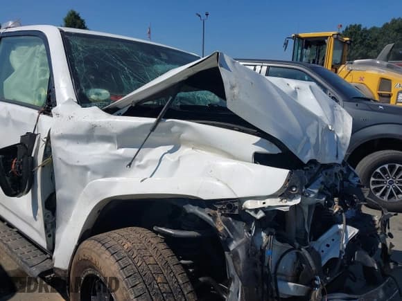 ✅ 2016 Toyota 4Runner SR5 • VIN: JTEZU5JR9G5128042 • Lot: 43267520. Wystawiony na IAAI z przebiegiem Nie podano. Bezpłatny archiwum sprzedaży aukcyjnych z USA i szczegółowy raport historii pojazdu na DreamBid. Zdjęcie 17.