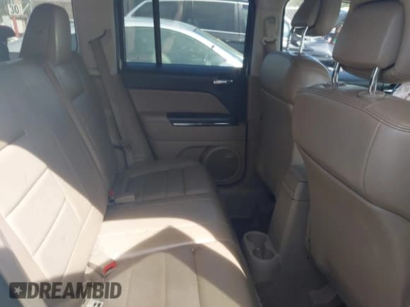 ✅ 2011 Jeep Patriot Latitude X • VIN: 1J4NT4GB9BD284939 • Lot: 41898626. Wystawiony na IAAI z przebiegiem 133 344 mil. Bezpłatny archiwum sprzedaży aukcyjnych z USA i szczegółowy raport historii pojazdu na DreamBid. Zdjęcie 8.