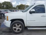 ✅ 2008 Chevrolet Silverado 1500 1LT • VIN: 3GCEC13J98G295808 • Lot: 43534433. Wystawiony na IAAI z przebiegiem 285 031 mil. Bezpłatny archiwum sprzedaży aukcyjnych z USA i szczegółowy raport historii pojazdu na DreamBid. Zdjęcie 18.