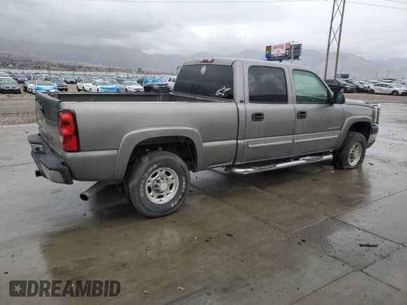 ✅ 2006 Chevrolet Silverado 2500HD LT2 • VIN: 1GCHC23U06F178646 • Лот: 93594115. Опубликован ранее на Copart с пробегом 252 232 миль. Бесплатный доступ к архиву аукционных продаж из США и подробный отчёт об истории автомобиля на DreamBid. Изображение 3.
