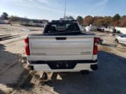 ✅ 2021 Chevrolet Silverado 1500 High Country • VIN: 1GCUYHED9MZ300271 • Lot: 81710284. Wystawiony na Copart z przebiegiem 52 622 mil. Bezpłatny archiwum sprzedaży aukcyjnych z USA i szczegółowy raport historii pojazdu na DreamBid. Zdjęcie 6.