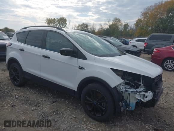 ✅ 2018 Ford Escape SE • VIN: 1FMCU9GD0JUB28663 • Лот: 43469503. Опубликован ранее на IAAI с пробегом 127 879 миль. Бесплатный доступ к архиву аукционных продаж из США и подробный отчёт об истории автомобиля на DreamBid. Изображение 1.