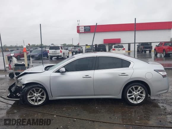✅ 2013 Nissan Maxima SV • VIN: 1N4AA5AP4DC837242 • Lot: 43112894. Wystawiony na IAAI z przebiegiem 210 154 mil. Bezpłatny archiwum sprzedaży aukcyjnych z USA i szczegółowy raport historii pojazdu na DreamBid. Zdjęcie 14.