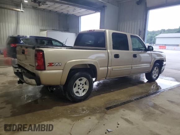 ✅ 2004 Chevrolet Silverado 1500 LS • VIN: 2GCEK13TX41418555 • Lot: 63997115. Wystawiony na Copart z przebiegiem 172 329 mil. Bezpłatny archiwum sprzedaży aukcyjnych z USA i szczegółowy raport historii pojazdu na DreamBid. Zdjęcie 3.