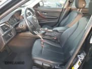 ✅ 2015 BMW 3 Series 320i • VIN: WBA3B1G51FNT07328 • Lot: 92061555. Wystawiony na Copart z przebiegiem 91 759 mil. Bezpłatny archiwum sprzedaży aukcyjnych z USA i szczegółowy raport historii pojazdu na DreamBid. Zdjęcie 7.