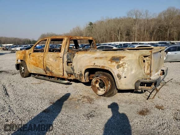 2021 Chevrolet Silverado 3500HD LT z VIN 1GC4YTEY1MF224939, wystawiony jako Copart lot #45897845 z przebiegiem Nie podano mil oraz Szkoda całkowita • Salvage title. Historia ofert i sprzedaży dostępna na DreamBid. Obrazek 2.