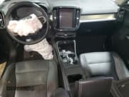 ✅ 2021 Volvo XC40 Momentum • VIN: YV4AC2HK8M2556481 • Лот: 93194915. Опубликован ранее на Copart с пробегом Не указан. Бесплатный доступ к архиву аукционных продаж из США и подробный отчёт об истории автомобиля на DreamBid. Изображение 8.