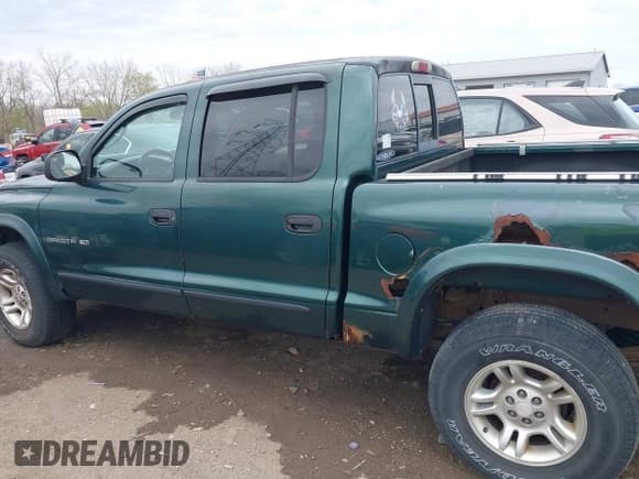 ✅ 2001 Dodge Dakota Sport • VIN: 1B7HG2ANX1S256902 • Lot: 42037703. Wystawiony na IAAI z przebiegiem 121 914 mil. Bezpłatny archiwum sprzedaży aukcyjnych z USA i szczegółowy raport historii pojazdu na DreamBid. Zdjęcie 14.