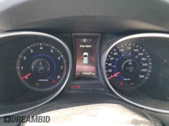 ✅ 2015 Hyundai Santa Fe • VIN: 5XYZUDLA5FG300515 • Лот: 83794975. Опубликован ранее на Copart с пробегом 120 811 миль. Бесплатный доступ к архиву аукционных продаж из США и подробный отчёт об истории автомобиля на DreamBid. Изображение 9.