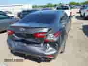 2019 Toyota Camry LE z VIN 4T1B11HK9KU161472, wystawiony jako IAAI lot #43127580 z przebiegiem 104 626 mil mil oraz . Historia ofert i sprzedaży dostępna na DreamBid. Obrazek 16.