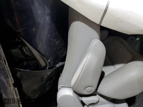 ✅ 2020 Toyota Sienna XLE • VIN: 5TDDZ3DC6LS247134 • Lot: 85424045. Wystawiony na Copart z przebiegiem Nie podano. Bezpłatny archiwum sprzedaży aukcyjnych z USA i szczegółowy raport historii pojazdu na DreamBid. Zdjęcie 11.