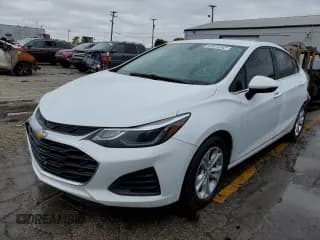 ✅ 2019 Chevrolet Cruze LT • VIN: 1G1BE5SM1K7131139 • Lot: 63574142. Listed on Copart with 32,906 mi. Free auction sales archive from the USA and detailed vehicle history report at DreamBid. Image 2.