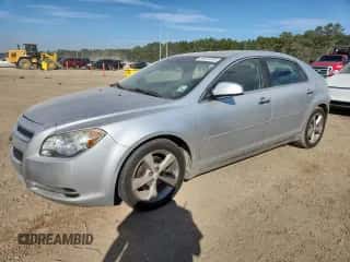 2012 Chevrolet Malibu 1LT z VIN 1G1ZC5EU3CF162044, wystawiony jako Copart lot #86437235 z przebiegiem 152 779 mil mil oraz Szkoda całkowita • Salvage title. Historia ofert i sprzedaży dostępna na DreamBid. Obrazek 1.