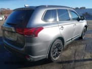 ✅ 2018 Mitsubishi Outlander SE • VIN: JA4AD3A32JZ048996 • Lot: 43626835. Listed on IAAI with 140,451 mi. Free auction sales archive from the USA and detailed vehicle history report at DreamBid. Image 4.