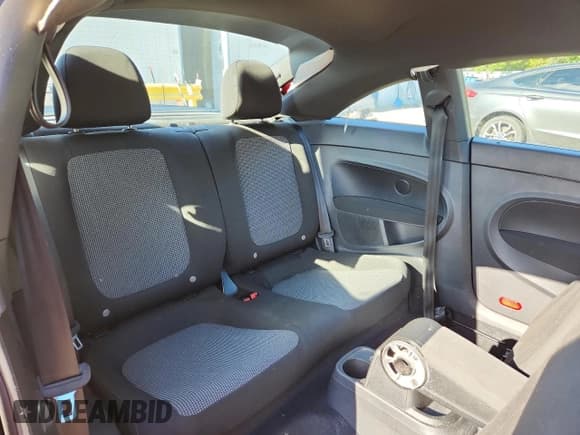 ✅ 2018 Volkswagen Beetle S • VIN: 3VWFD7AT0JM713394 • Lot: 85354345. Wystawiony na Copart z przebiegiem 73 621 mil. Bezpłatny archiwum sprzedaży aukcyjnych z USA i szczegółowy raport historii pojazdu na DreamBid. Zdjęcie 10.