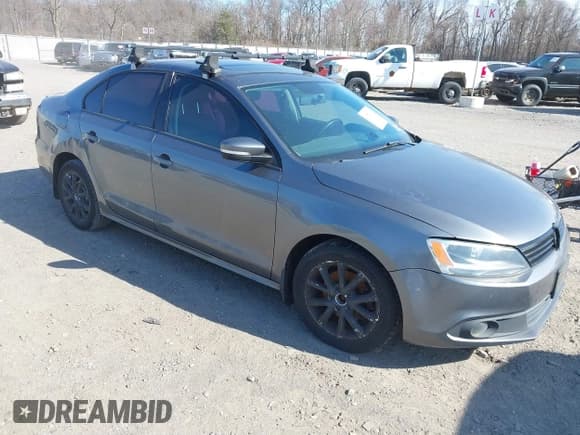✅ 2011 Volkswagen Jetta SE • VIN: 3VWDZ7AJ4BM080178 • Lot: 41772185. Wystawiony na IAAI z przebiegiem 140 897 mil. Bezpłatny archiwum sprzedaży aukcyjnych z USA i szczegółowy raport historii pojazdu na DreamBid. Zdjęcie 1.